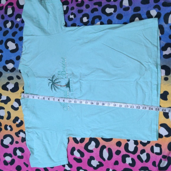 Free add on - Vintage 🏝️Island Breeze🏝️ Tee - Picture 5 of 6